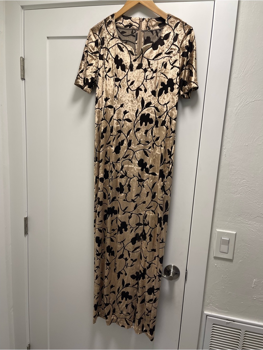 Elegant Black Floral Burnout Velvet Maxi Dress in Bronze/cream Asian‎ Style